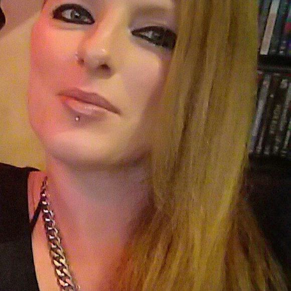 Meet your Posher, Melissa - Picture 1 of 1